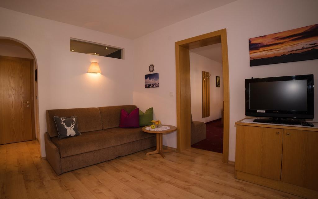 Alberts Bellevue Appartements Nauders Rom bilde