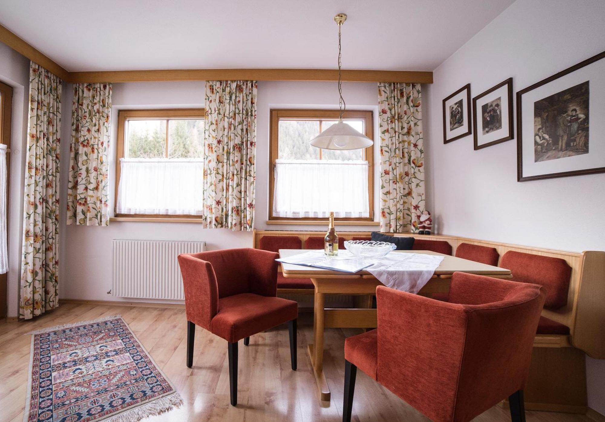 Alberts Bellevue Appartements Nauders Rom bilde
